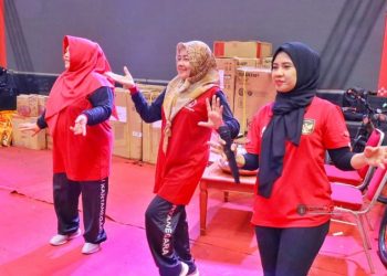 Senam bersama Bunda PAUD, Maslianawati (dok.Prokom Kukar/Linimasa.co)