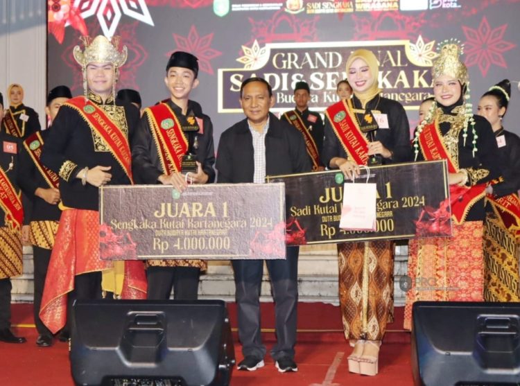 Dea Natasya dan Adji Valentino, bersama Ahyani Fadianur (dok.Prokom Kukar/Linimasa.co)