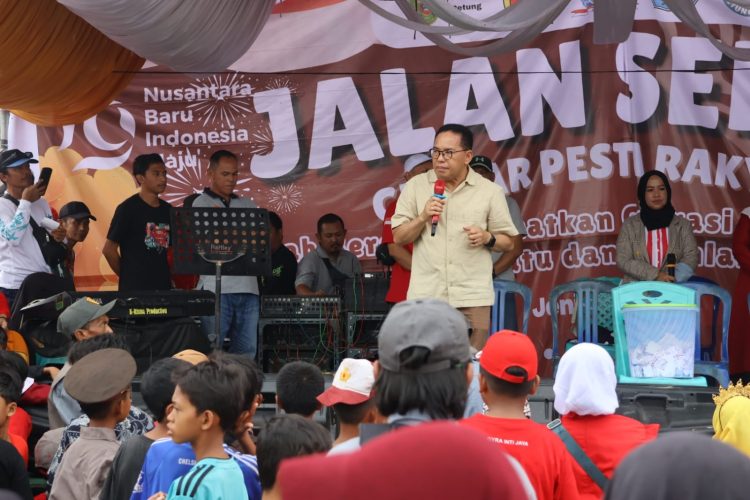Hadiri Jalan Sehat, Marbun : ” UMKM Wajib Memperoleh Tempat Terbaik dan Perhatian Khusus”