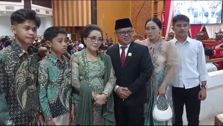 Elnatan Pasambe Resmi Dilantik Kembali sebagai Anggota DPRD Samarinda