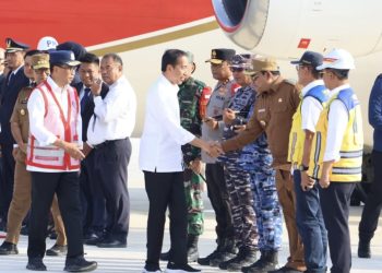 Pj Bupati PPU Zainal Arifin Sambut Pendaratan Perdana Presiden Jokowi di Bandara VVIP IKN