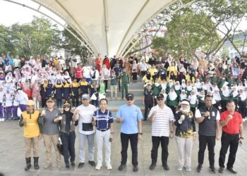 Andi Harun pimpin Gerakan Pungut Sampah di “teras Samarinda”.