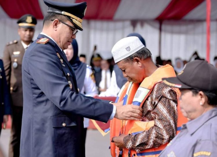 Andi Harun pimpin Gerakan Pungut Sampah di “teras Samarinda”.