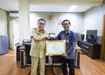 Pj Bupati PPU Terima Penghargaan KASN atas Penerapan Sistem Merit