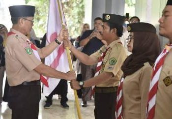 Plt. Walikota Rusmadi lepas kontingen Kwarcab Gerakan Pramuka kota Samarinda ke Kab. Kutai Timur.
