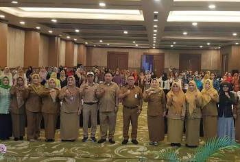 Plt. Walikota Rusmadi lepas kontingen Kwarcab Gerakan Pramuka kota Samarinda ke Kab. Kutai Timur.