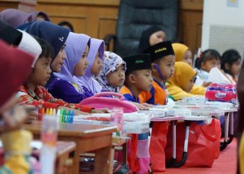 Ketua DWP PPU Riawati Tohar Buka Lomba Mewarnai TK se-Kabupaten dalam Rangka HUT ke-25 DWP