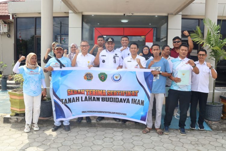 Dinas Perikanan PPU Usulkan Sertifikasi 30 Lahan Tambak di Maridan, 20 Sertifikat Diserahkan