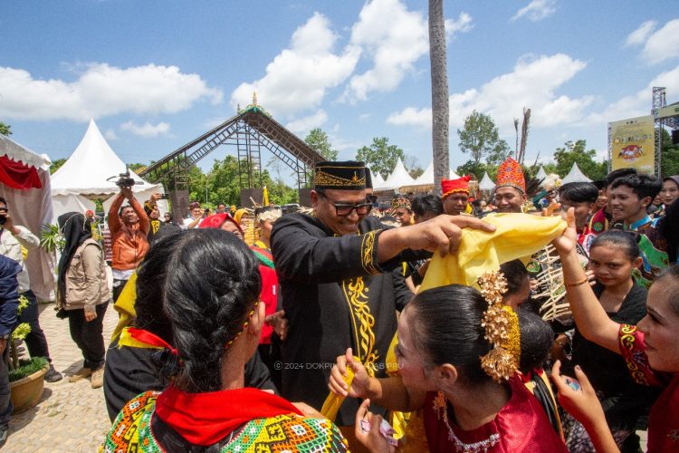 Zainal Arifin Jadikan Momentum Festival Belian Adat Paser Nondoi 2024 Sebagai Motivasi Pembangunan