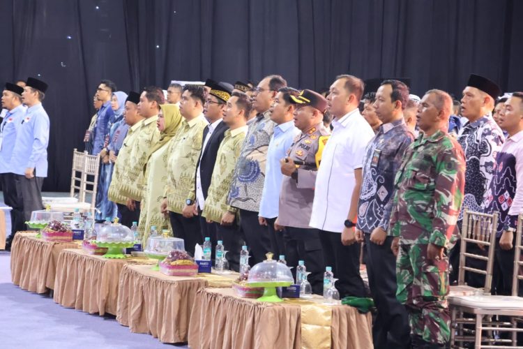 Pj Bupati Zainal Arifin Hadiri Debat Perdana Calon Bupati dan Wakil Bupati PPU 2024