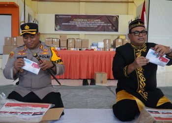Kawal Proses Pilkada, Pj Bupati PPU Zainal Arifin Tinjau Penyortiran dan Pelipatan Surat Suara