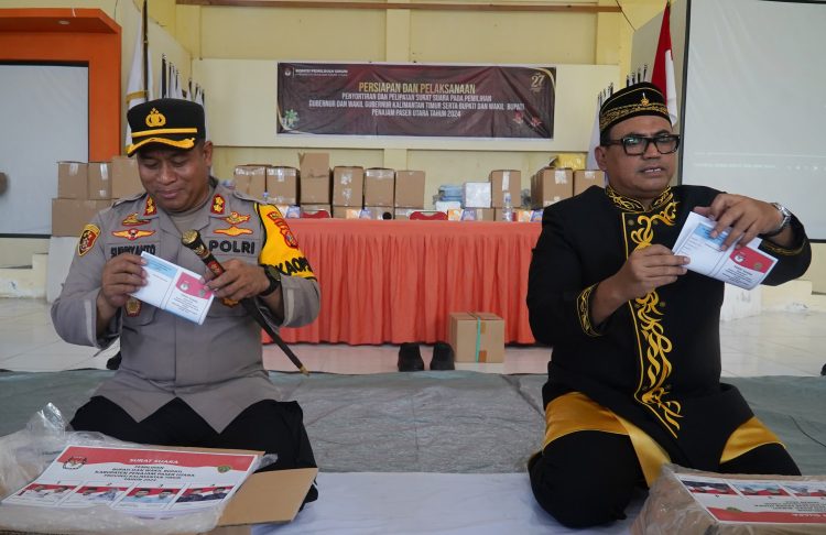 Kawal Proses Pilkada, Pj Bupati PPU Zainal Arifin Tinjau Penyortiran dan Pelipatan Surat Suara