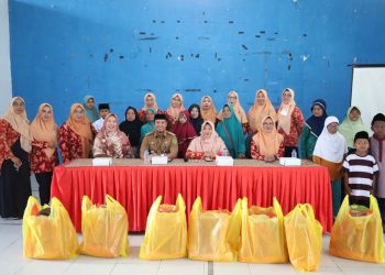 Rayakan HUT ke-25, Dharma Wanita Persatuan PPU Bagikan Bingkisan di Kecamatan Babulu