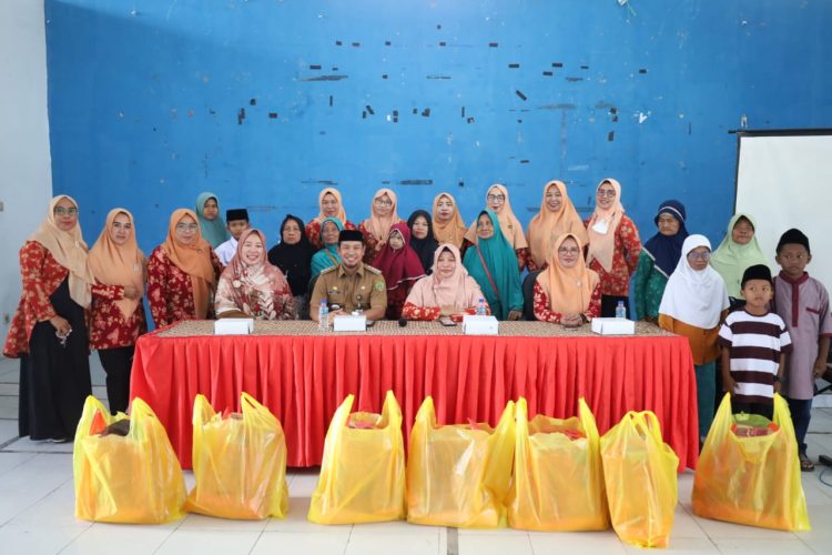 Rayakan HUT ke-25, Dharma Wanita Persatuan PPU Bagikan Bingkisan di Kecamatan Babulu
