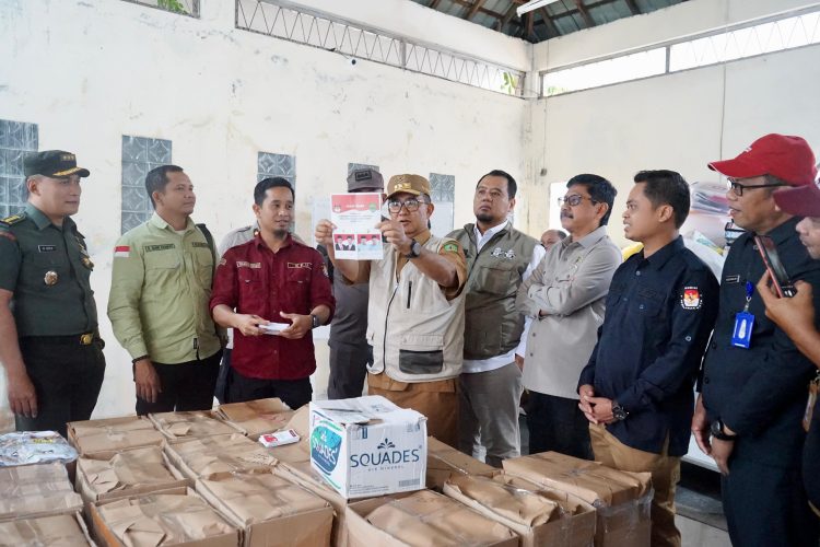 Kunjungi Gudang Logistik KPU PPU, Pj Gubernur Kaltim Pastikan Persiapan Pemilu Lancar