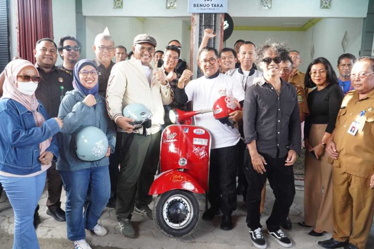 Pj Bupati PPU Zainal Arifin Resmikan Bengkel Konversi Motor Listrik dan Dukung Gerakan Lingkungan