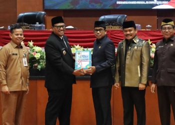 Pj Bupati Zainal Arifin Sampaikan Dua Agenda Penting di Sidang Paripurna DPRD PPU