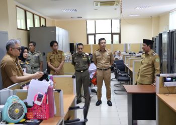 Wabup PPU Abdul Waris Sidak OPD, Tegaskan Kedisiplinan ASN dan THL