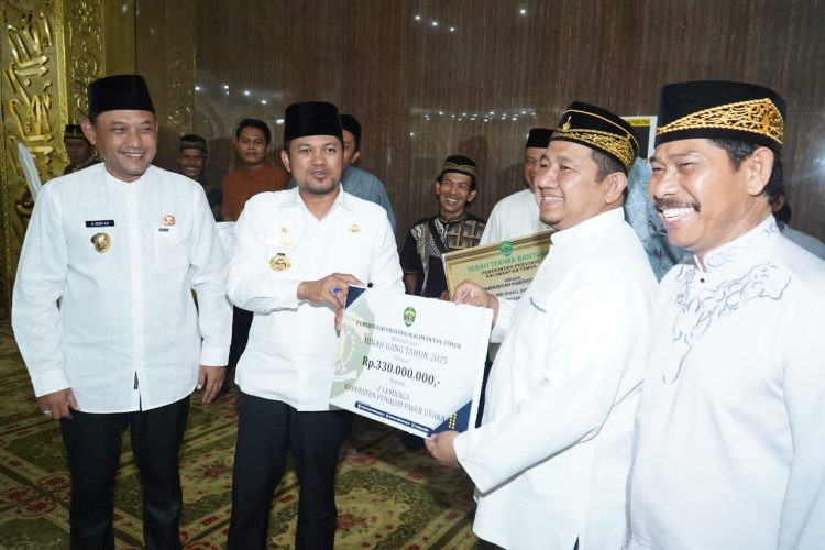 Safari Ramadan, Pemprov Kaltim Serahkan Bantuan untuk PPU