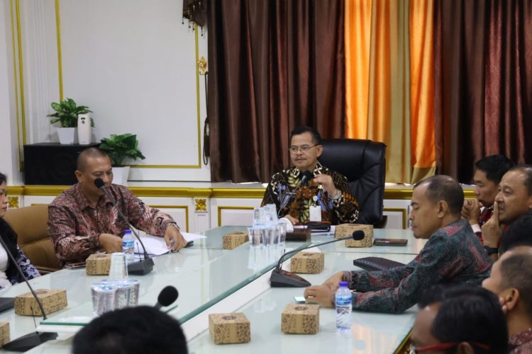 Pemkab PPU Terima Tim BPK, Sekda Tohar Ingatkan OPD Kooperatif dan Siapkan Dokumen Andal