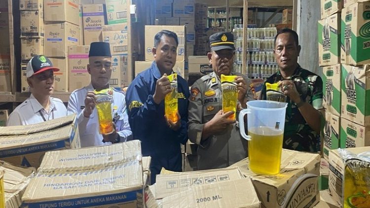 Pemkab dan Polres Kukar Sidak Pasar, Temukan MinyakKita Kurang Takaran