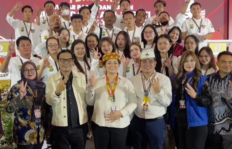 Paslon Nomor Urut 3 Angela Idang Belawan – Suhuk Tampil Percaya Diri dalam Debat Terbuka PSU Pilkada Mahakam Ulu 2024