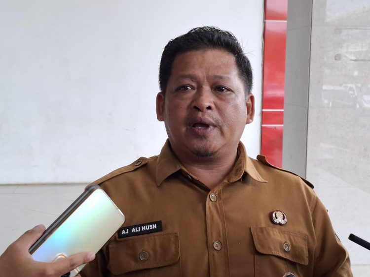 Dishub Kukar Pasang LPJU di Jalur Jongkang–Samarinda untuk Tingkatkan Keselamatan dan Kenyamanan