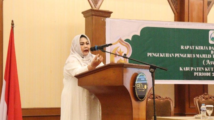 Maslianawati Kukuhkan Pengurus Majelis Taklim Aswaja Kukar 2025-2030, Dorong Dakwah Aktif di 20 Kecamatan
