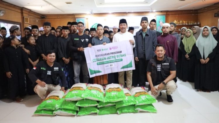 Sekda Sunggono Pimpin Pelepasan Distribusi PASKAS ke-80, Salurkan Beras untuk Ponpes dan Panti Asuhan di Kukar