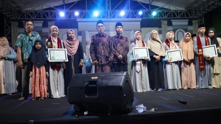 Bupati Edi Damansyah Hadiri Haflah Takhtim dan Wisuda 158 Santri Ponpes Nurul Islam, Dukung Generasi Hafidz Qur’an