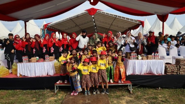 Gerakan Minum Susu dan Makan Telur di Muara Badak Warnai HKG PKK ke-53, Dukung Generasi Emas Kukar