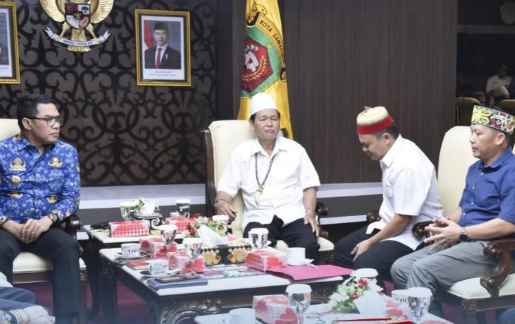 Wali Kota Menerima Kunjungan Kepala Adat Desa Budaya Pampang, Andi Harun : Mendukung Pelestarian Budaya Lokal