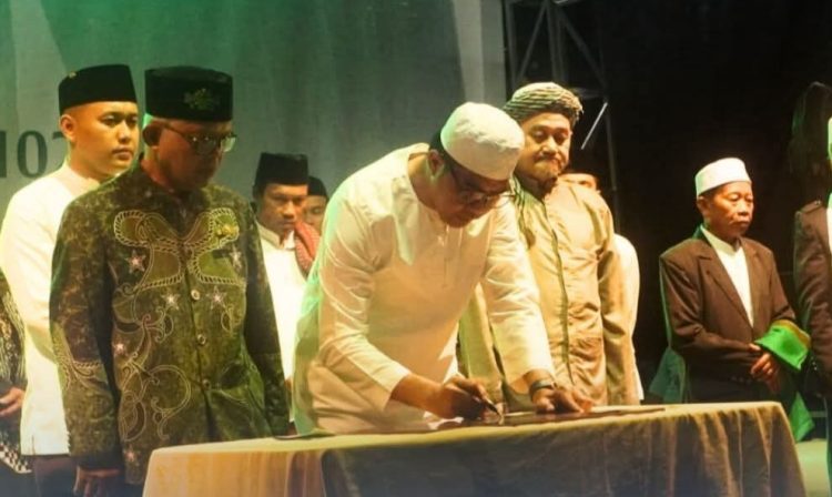 Wali Kota Andi Harun Tandatangani Prasasti Gedung NU Center Pada Peringatan 102 Tahun Nahdlatul Ulama