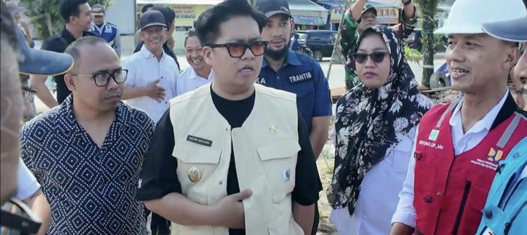 Wabup Kukar Rendi Solihin Tinjau Sanga-Sanga, Dorong Percepatan Pembangunan dan Peduli Anak Sekolah