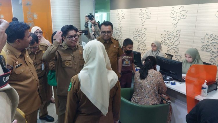 Bupati Kukar Tinjau RSUD AMP, Pastikan Warga Bisa Berobat Hanya dengan KTP