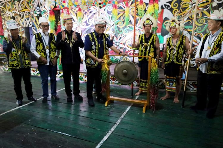 Bupati Kukar Aulia Rahman Buka Festival Mecaq Undat 2025, Tekankan Pentingnya Pelestarian Budaya Dayak Kenyah