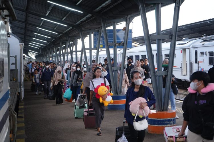 Momen Kebersamaan di Libur Akhir Tahun, KAI Divre III Palembang Ajak Masyarakat Pesan Tiket Rombongan Lebih Awal