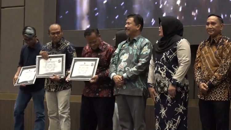 Pemkab Kukar Serahkan CSR Award V, Tekankan Peran Perusahaan dalam Ketahanan Sosial dan Lingkungan