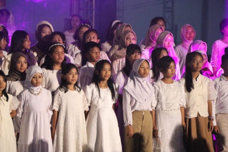Wabup Kutim Apresiasi Young Voice Concert dengan Pemberian Beasiswa Pendidikan