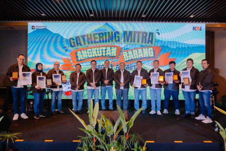 KAI Daop 1 Jakarta Berikan Penghargaan kepada Mitra Angkutan Barang sebagai Apresiasi atas Dukungan Layanan Logistik Nasional