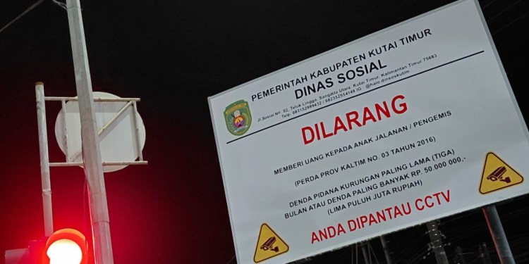 Dinas Sosial Kutai Timur Pasang Imbauan Larangan Beri Uang Kepada Gepeng