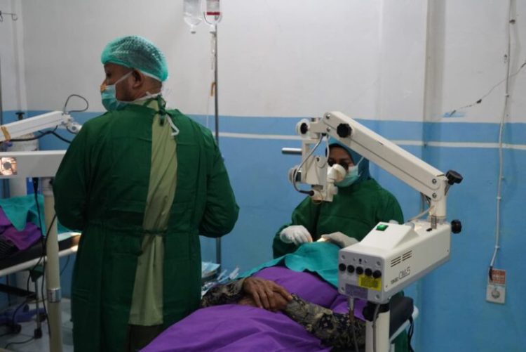 Bakti Sosial, Dinas Kesehatan Kutim Gelar Operasi Katarak Secara Gratis