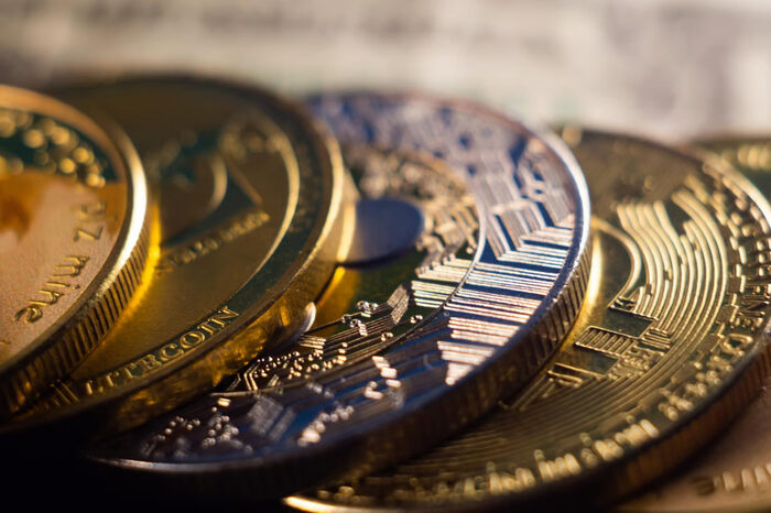 XRP Kembali Terkoreksi, di Tengah Debut ETF dan Lonjakan Investor Institusi