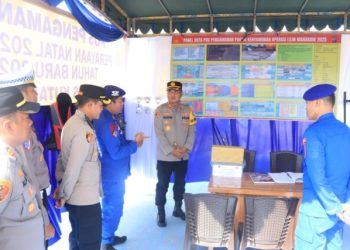 Kapolres Kutim Tinjau Pos Pengamanan Pantai Kenyamukan, Pastikan Keamanan Libur Natal 2025