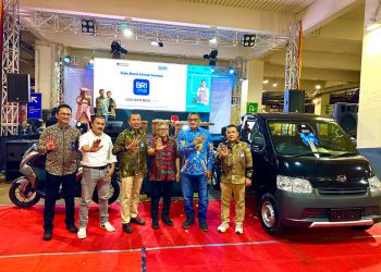 Rayakan Momen Hari Valentine, KAI Logistik Bagikan Cokelat Untuk Pelanggan