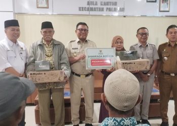 BAZNAS Samarinda Salurkan 75 Paket Sembako dan Bantuan UMKM di Palaran pada Ramadan 1447 H