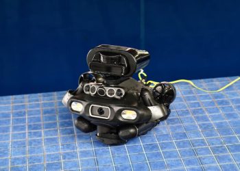 Inspeksi Aset Bawah Laut di Fasilitas Migas dengan FIFISH E-Master