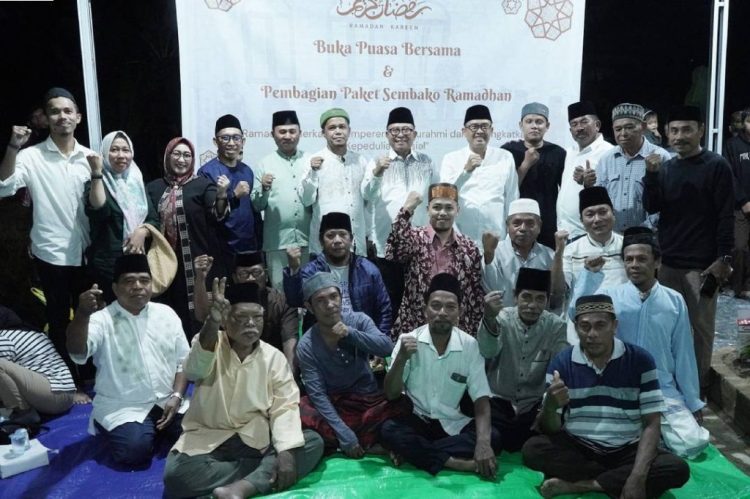 Buka Puasa Bersama Kerukunan Warga Buton, Wawali Samarinda Serahkan Paket Sembako Ramadan