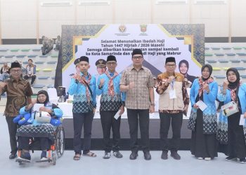 Lepas Jamaah Haji Kloter 1, Wali Kota Samarinda Pimpin Talbiyah dan Beri Bekal Perjalanan