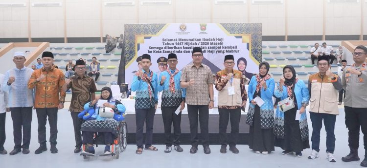 Lepas Jamaah Haji Kloter 1, Wali Kota Samarinda Pimpin Talbiyah dan Beri Bekal Perjalanan